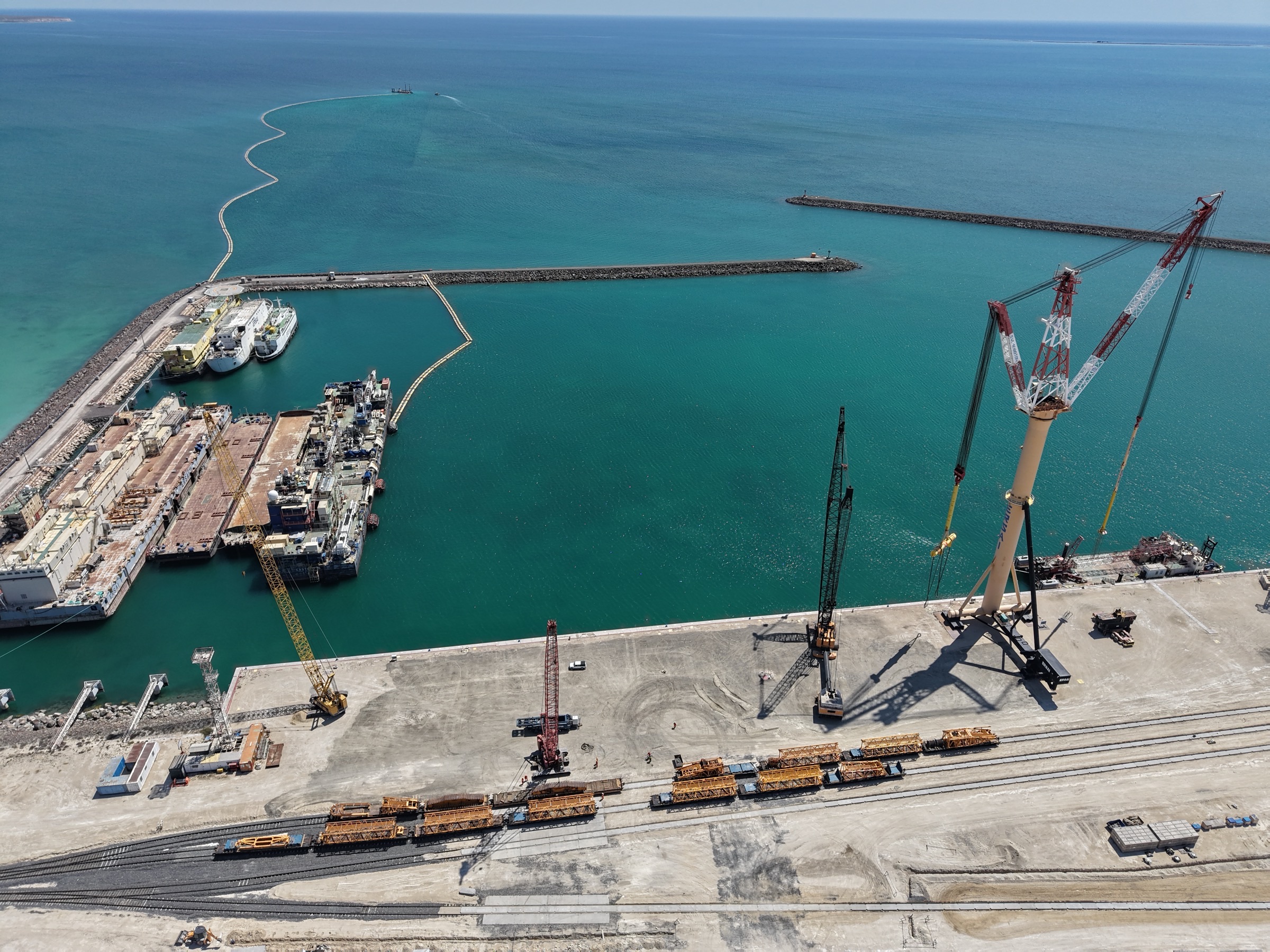 Heavy lift and site logistics