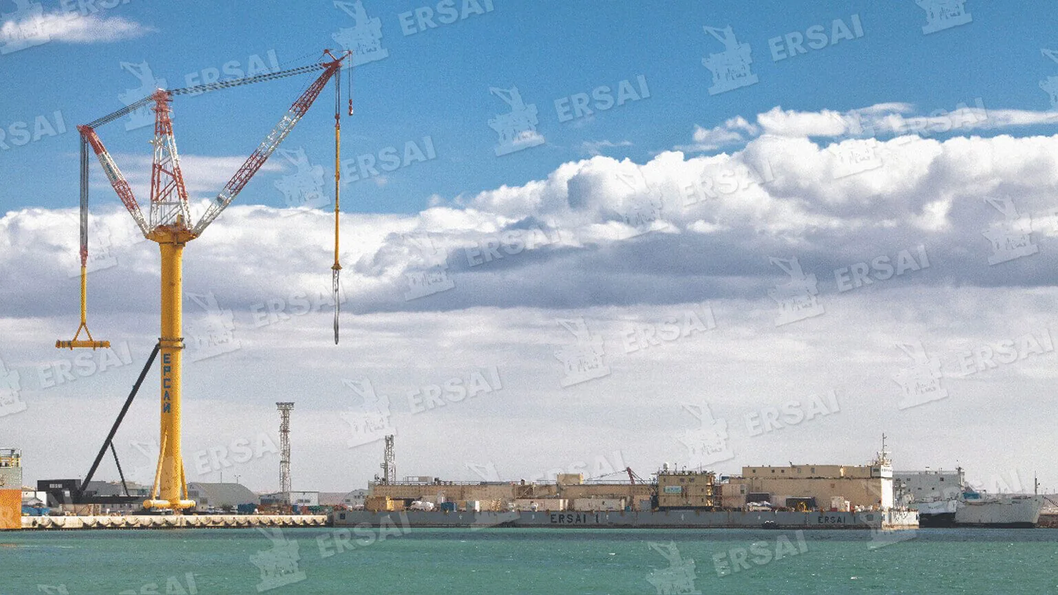 Heavy-lift crane at the ERSAI quayside